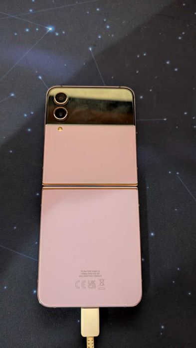 Vând Samsung Galaxy Z Flip4 – 128GB – Bora Purple