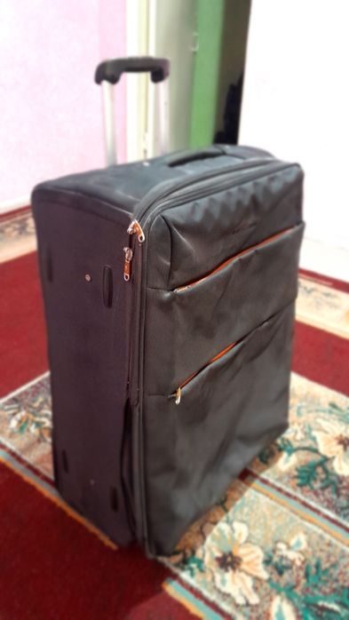 Чемодан дорожный почти новый