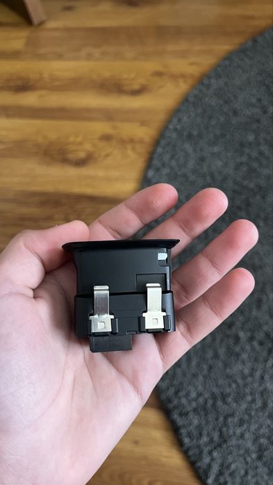 Оригинален бутон за стъкло Porsche Cayenne, Macan, Panamera - НОВ