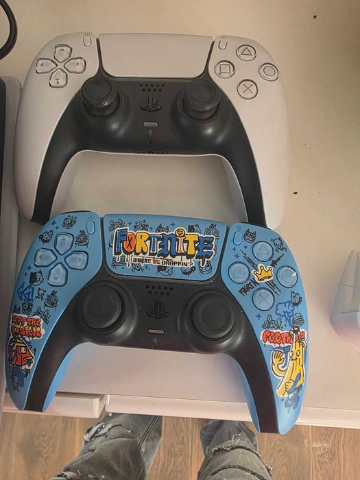 Ps 5 cu volan apex si pedale si 2 contolere