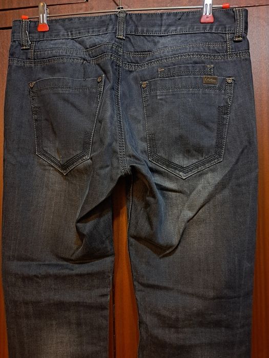 Продава мъжки дънки номер 32, 33