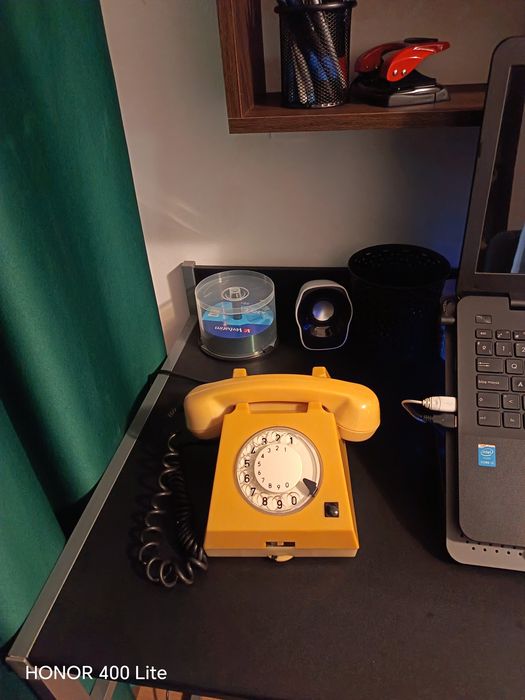 Vând telefon cu disc