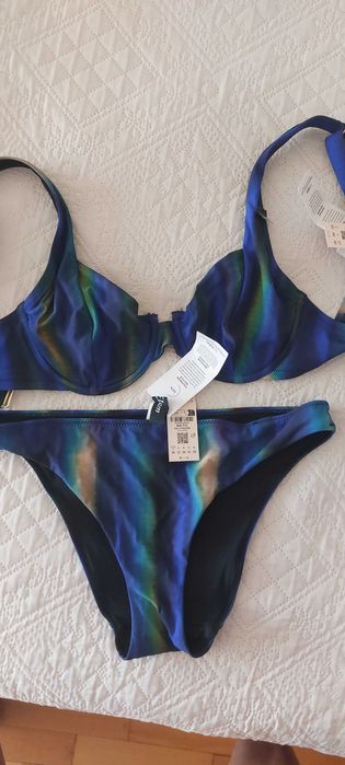 Нов бански на Etam