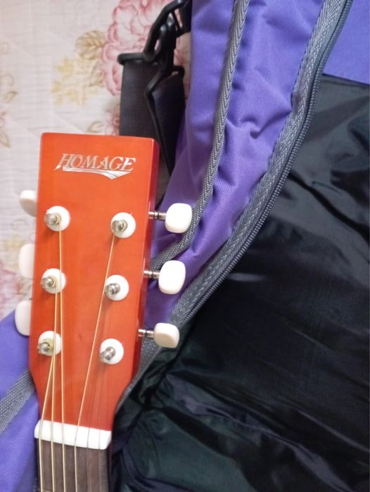 Продам Гитару с чехлом