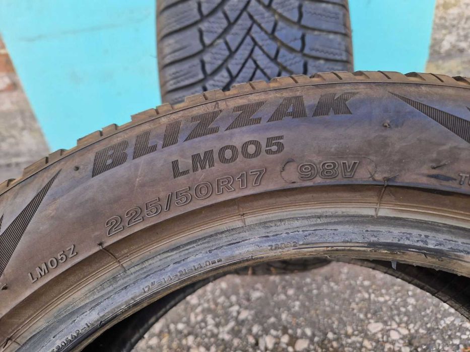 2 Bridgestone R17 225/50 Зимни гуми  DOT3319