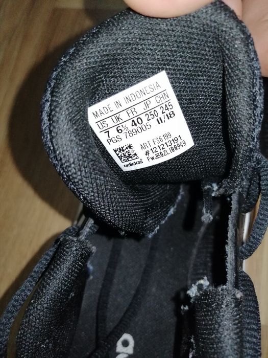 Обувки Adidas номер 40