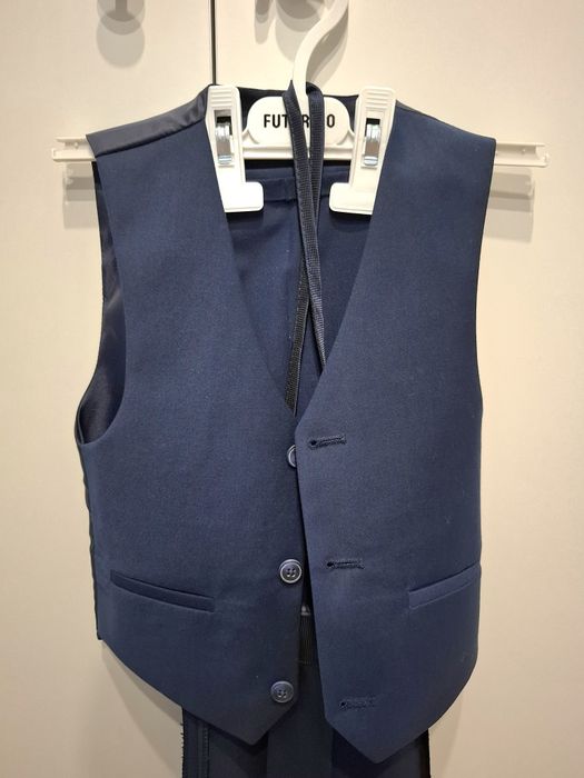 Продам школьный костюм