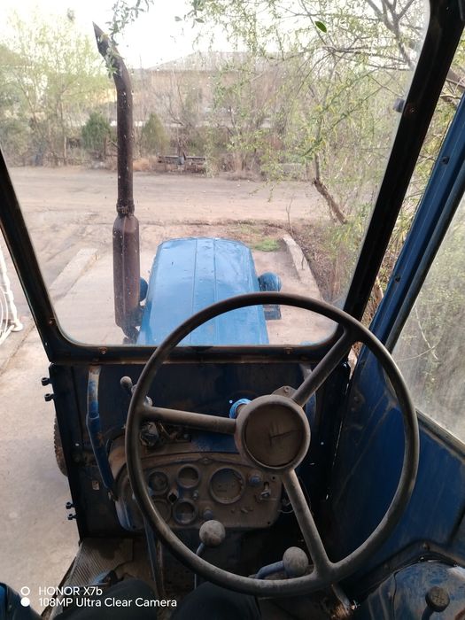 Trakror sotiladi kelishamiz