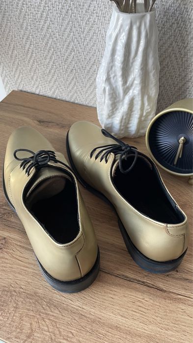 Уникални златни обувки MASCOLORI номер 40