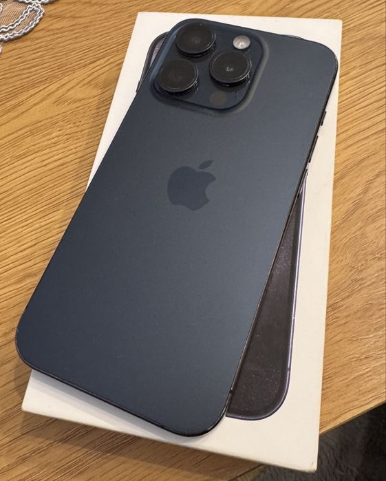Продавам iPhone 15 Pro