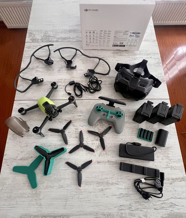 DJI FPV Fly More Combo – ca nou, doar 12 cicluri pe baterii