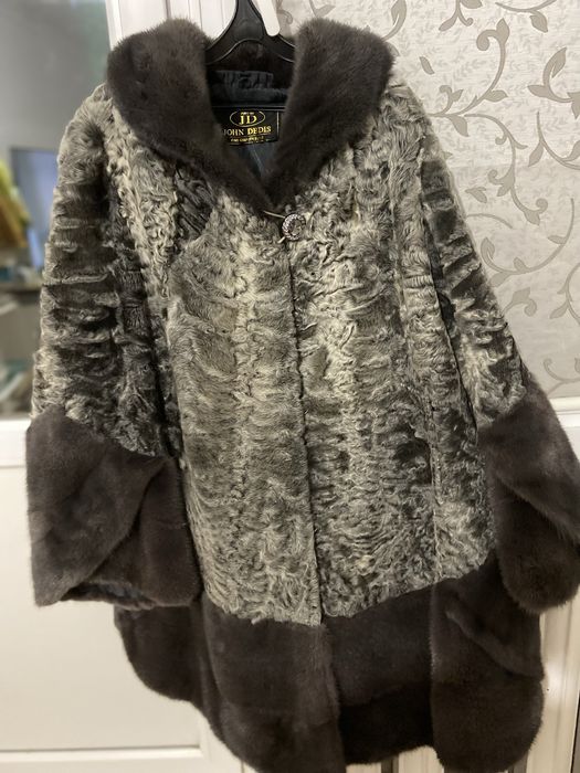 Продам шубу каракульча с норкой