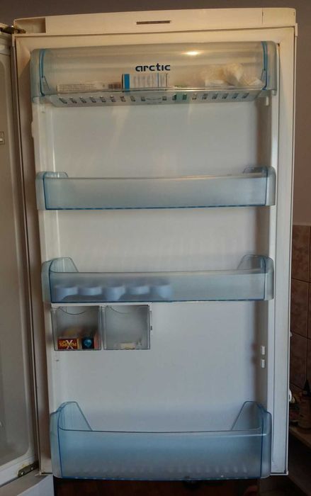 Rafturi usa combina frigorifica artic K3862