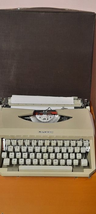 Vând mașină de scris Mercedes impecabilă