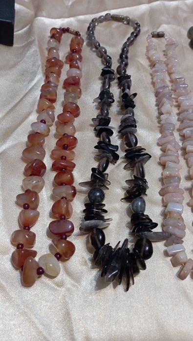 Бусы из натуральных камней