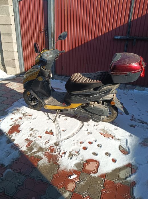 Мопед м8 хороший состояние отличное ездит отлично работает все хорошо