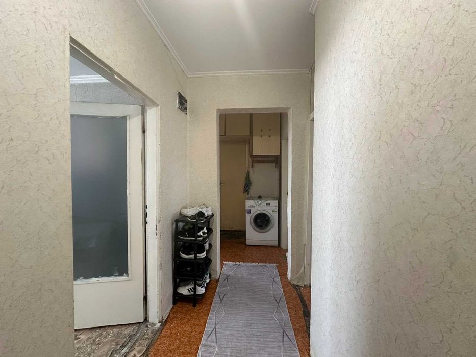 Продава четиристаен апартамент в кв. Зора