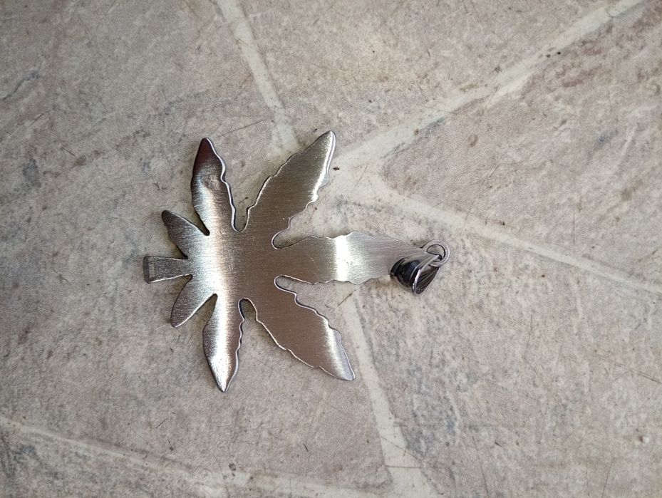 Медальони  стомана.