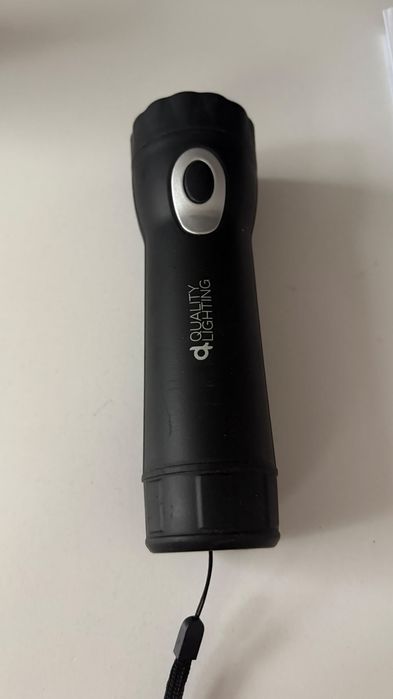 Lanternă LED reîncărcabilă – încărcare dinamică + USB