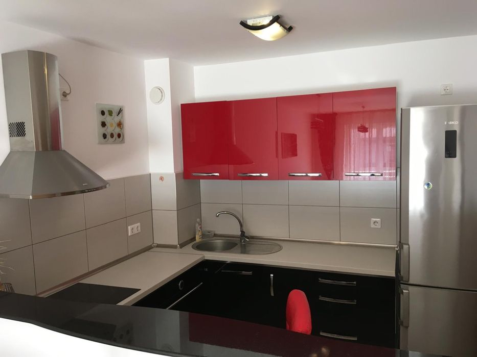 Apartament parter inalt, 2 camere, mobilat/utilat, loc de parcare si boxa la subsol incluse, Avantgarden Brasov.