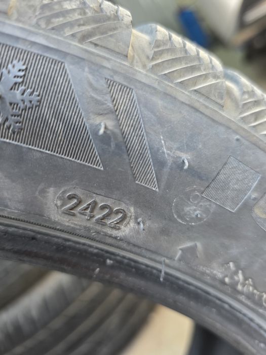 Зимние шины 235/45/18