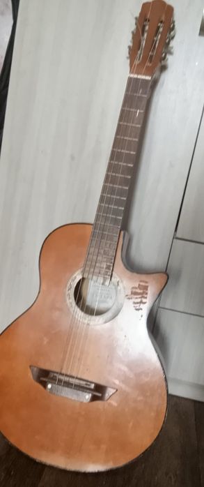 гитара сатылады бір струна жоқ