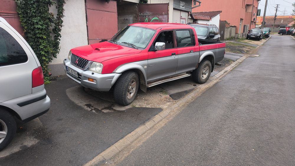 Vând Mitsubishi L200  autoutilitara