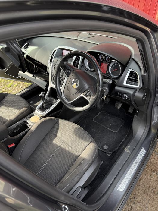 Capota opel astra j 2011