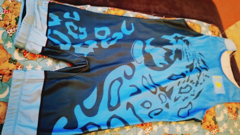 Нательник мен борцовка сатылады жана 36разм