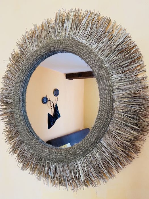 Огледало с рамка от естествена рафия – бохо акцент с характер!