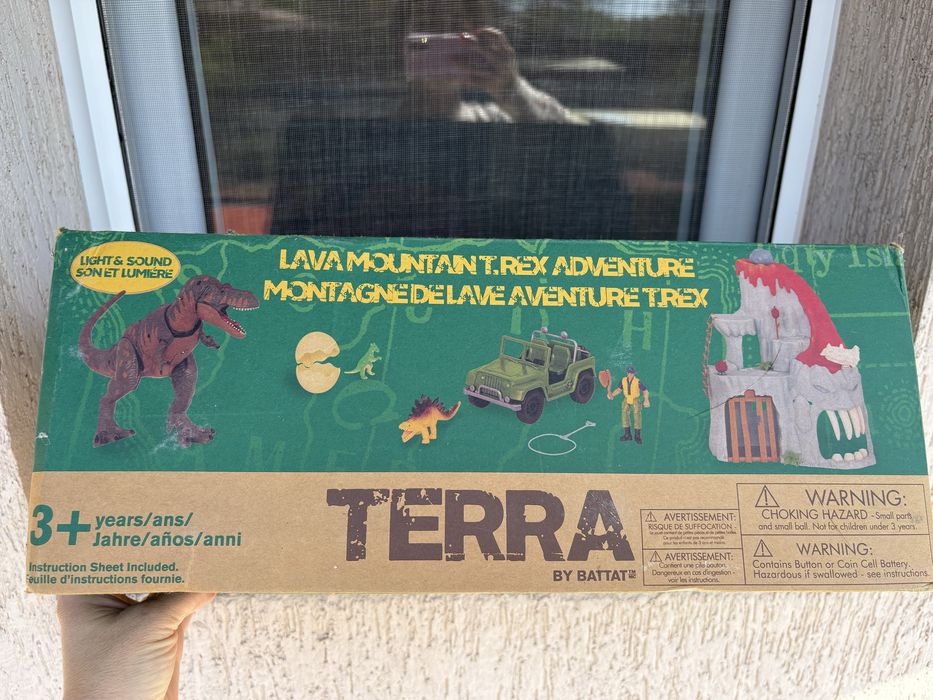 Игрален комплект Т-рекс и лава планина