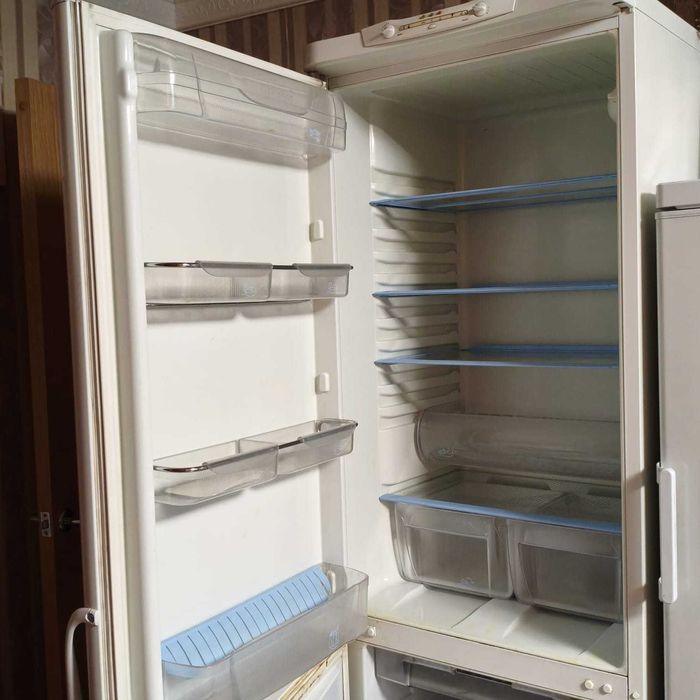 Холодильник Indesit