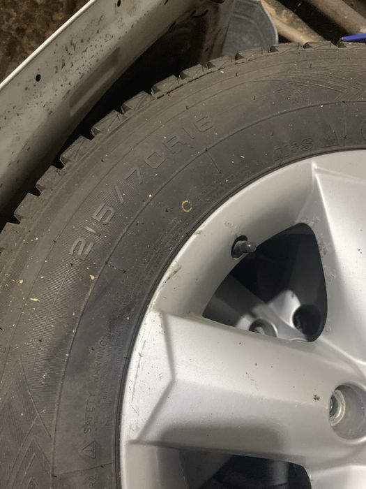 Продам резину 215/70/16