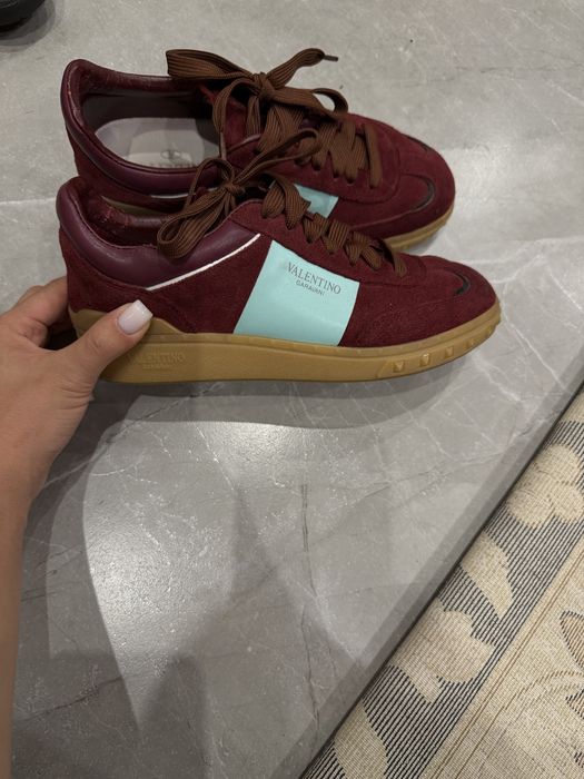 Продам женские кроссовки