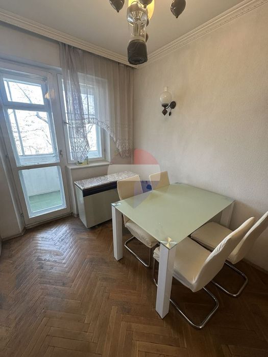 Тристаен апартамент под наем, Лятно кино Тракия В.В 4667
