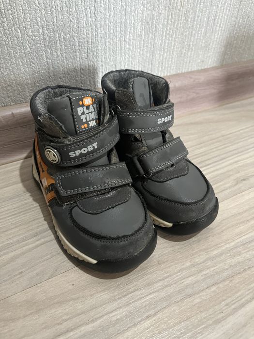 Продам детскую обувь
