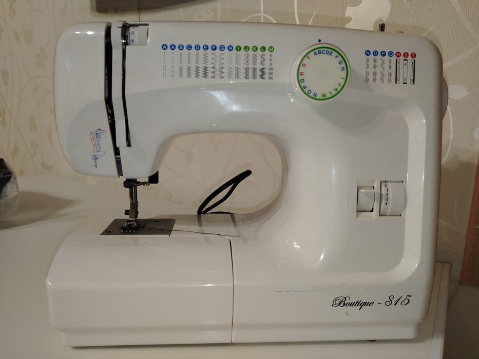 Продам швейную машинку