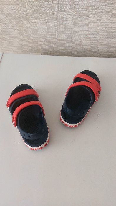 Продам сандалики Crocs для мальчиков