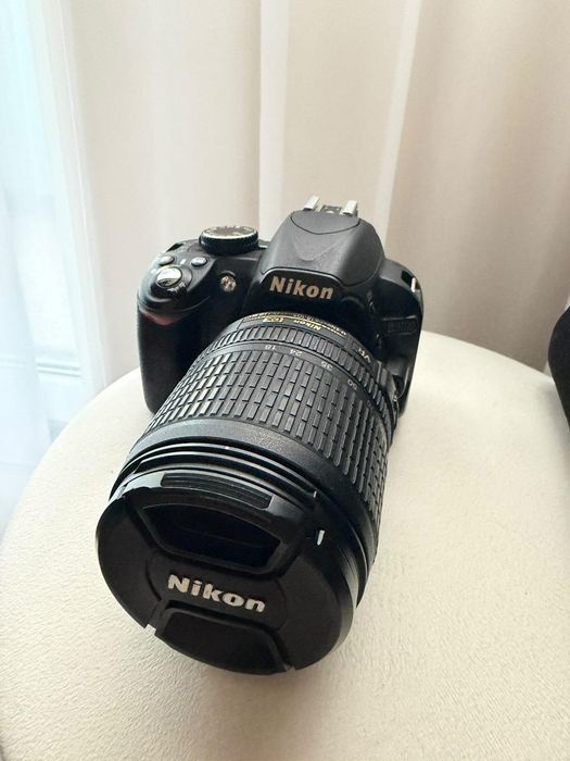 Фотоапарат Nikon D3100 с обектив