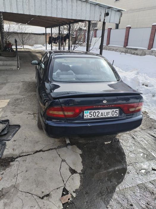 Машина Митсубиси галант93