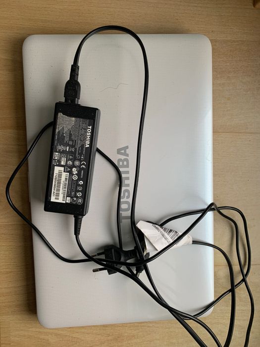 Лаптоп TOSHIBA 15 инча лаптоп INTEL