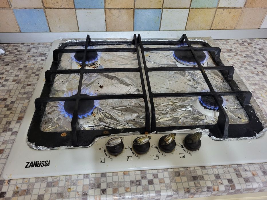 Vând plită pe gaz, 4 arzătoare
