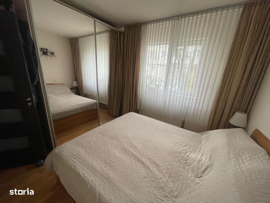 Apartament cu 3 camere, etaj 3, Craiovita Noua