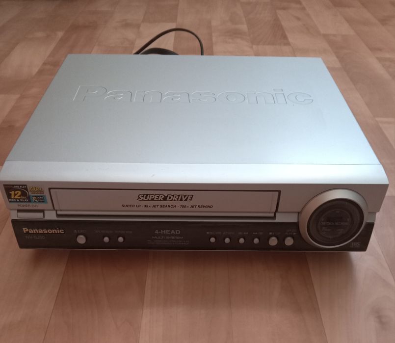Видеомагнитофон Panasonic