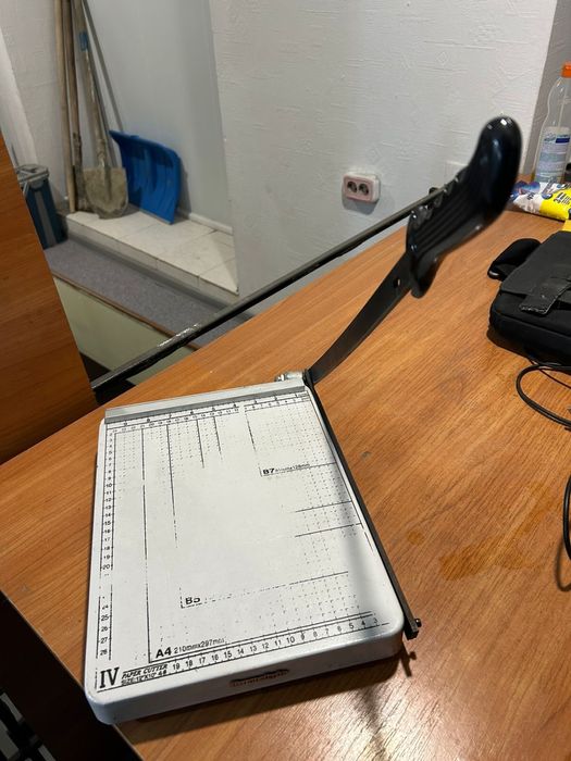 Продом гильотину для бумаги