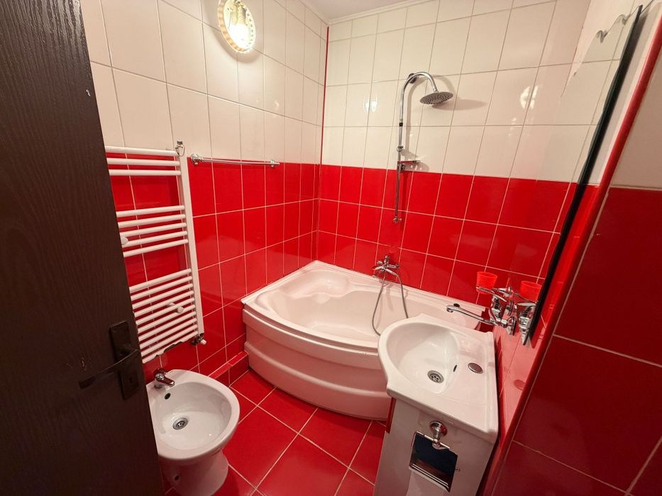 De vânzare apartament cu trei camere in cartierul Unirii.Mai multe detalii la telefon 0751687836.