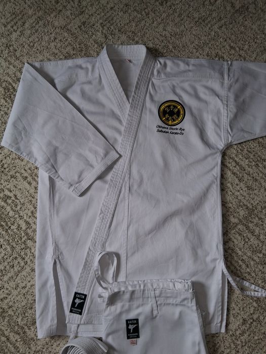 Vand costum Karate
