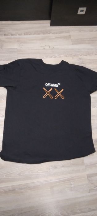 Off White T-shirt in good condition