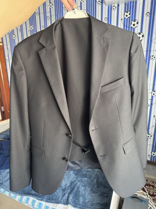 Продается Костюм тройка