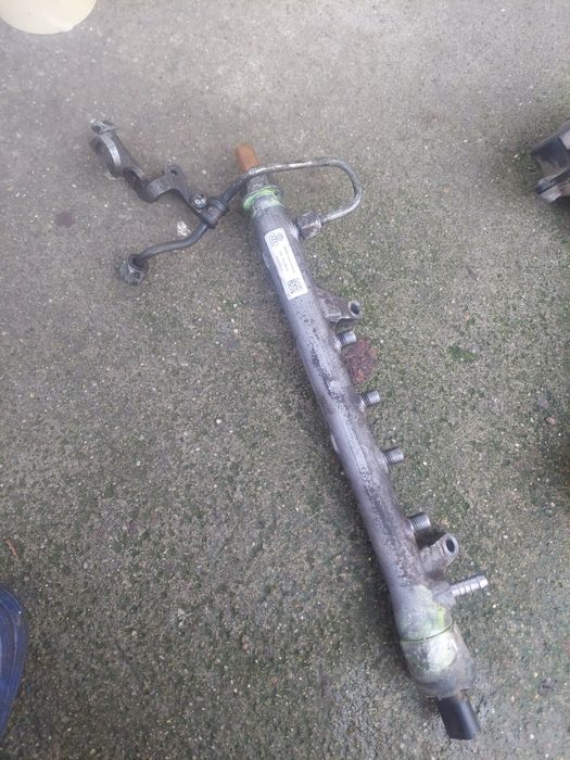 Vând injectoare,rampa injectoare,alternator,electromotor piese 1.6 cay